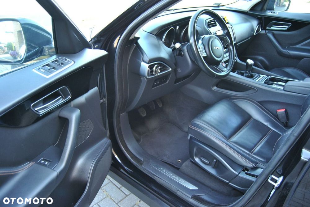 Jaguar F-Pace 20d Prestige - 9