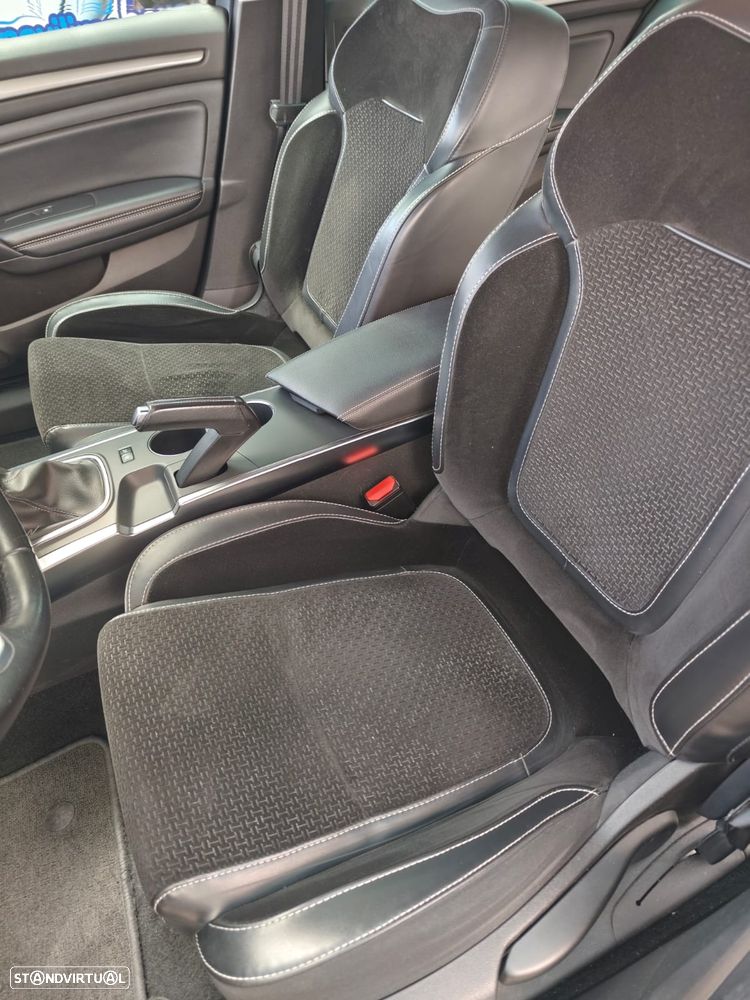Renault Mégane 1.5 Blue dCi R.S. Line - 11