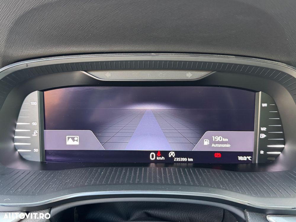 Skoda Octavia Combi 2.0 TDI Sportline - 37