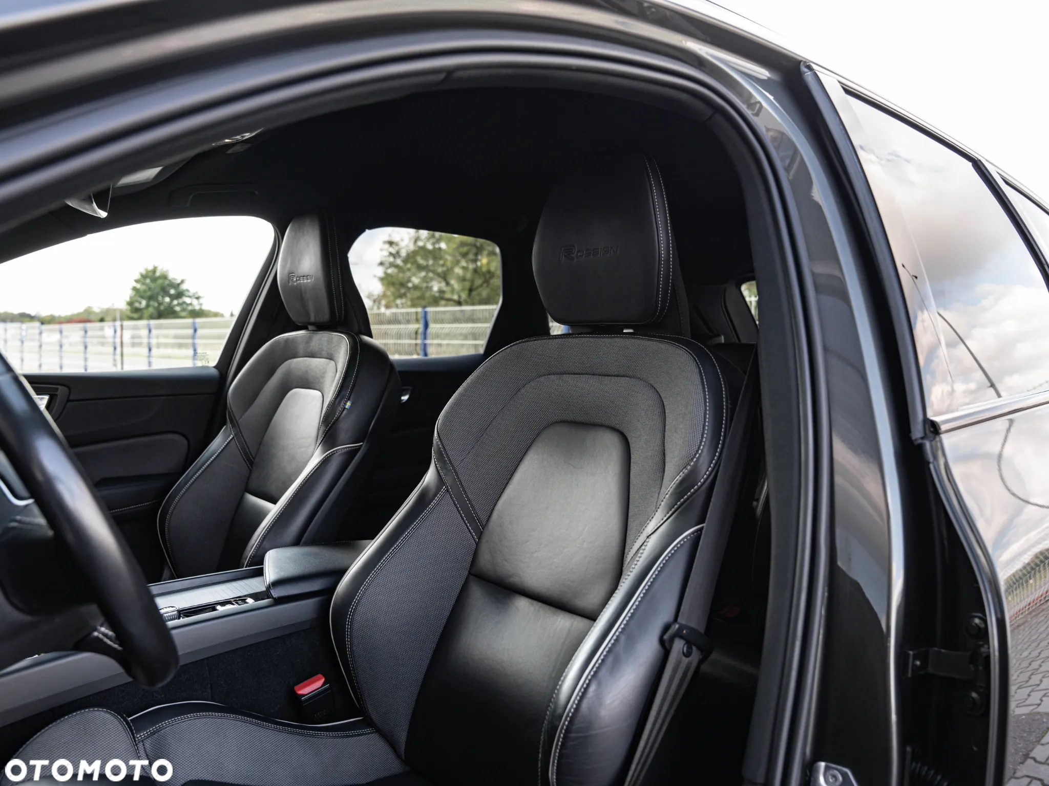 Volvo XC 60 D4 R-Design - 23