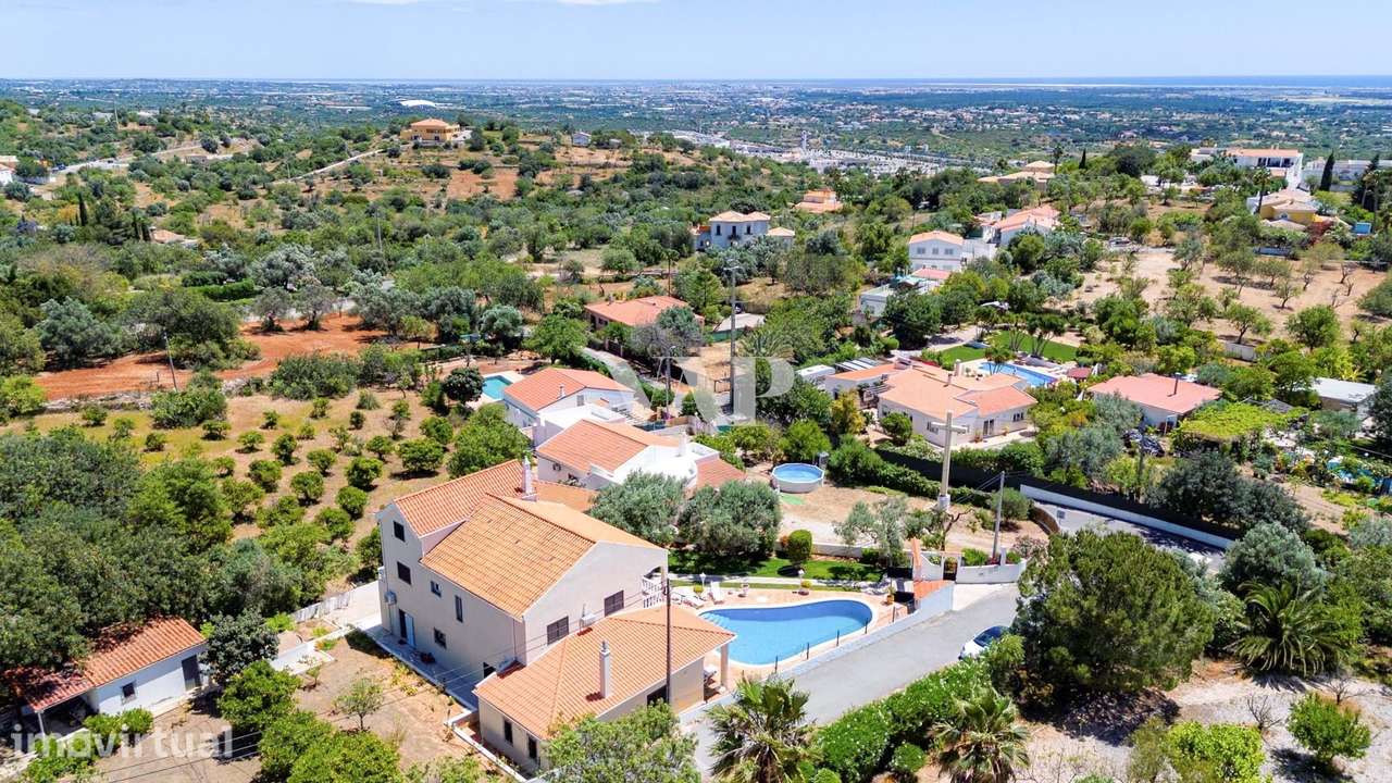 Moradia V5 de estilo tradicional com piscina privada, em Loulé - Grande imagem: 2/54
