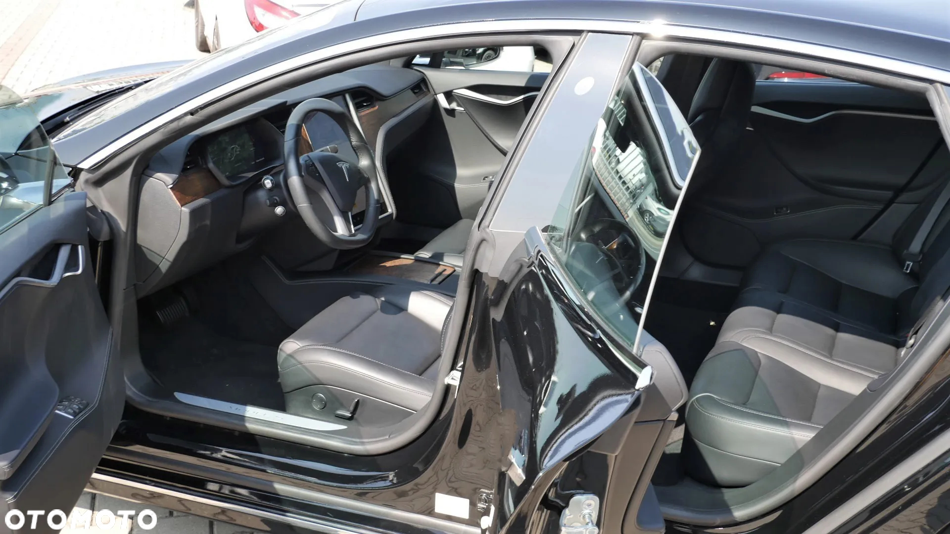 Tesla Model S Dual Motor Allradantrieb - 11