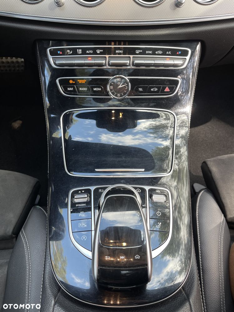 Mercedes-Benz Klasa E 220 d 9G-TRONIC - 19