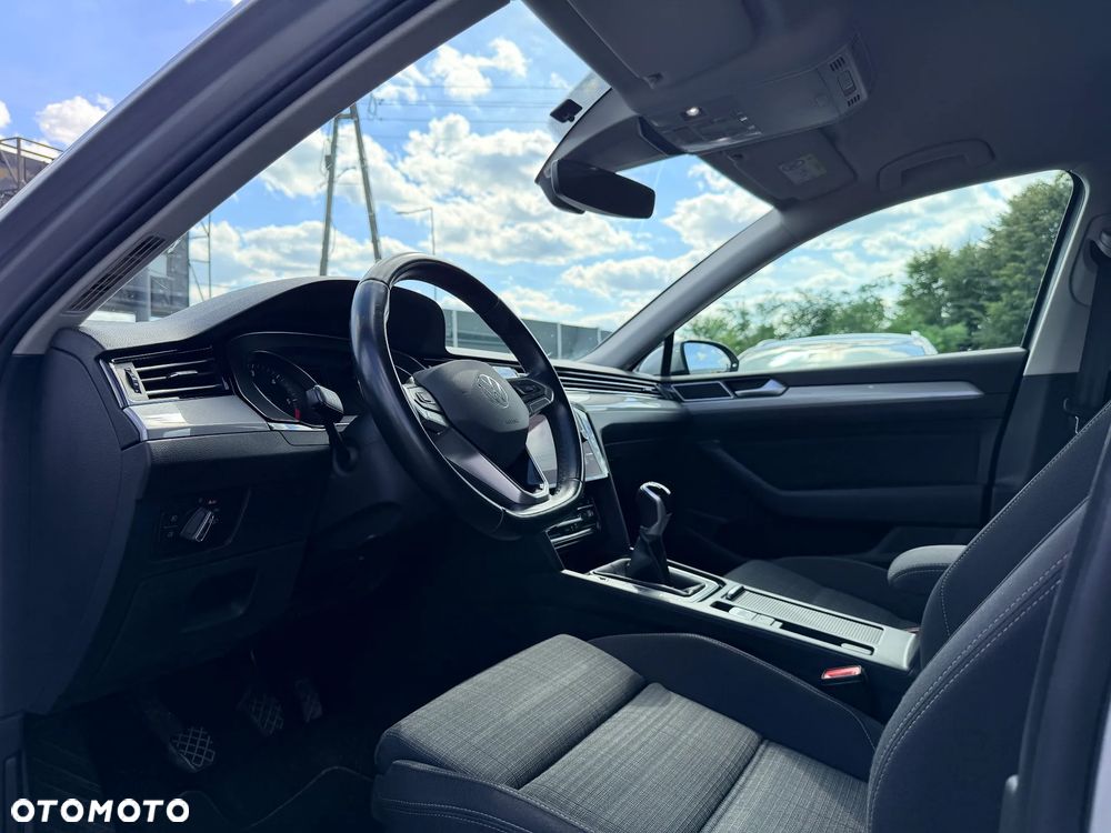 Volkswagen Passat - 16