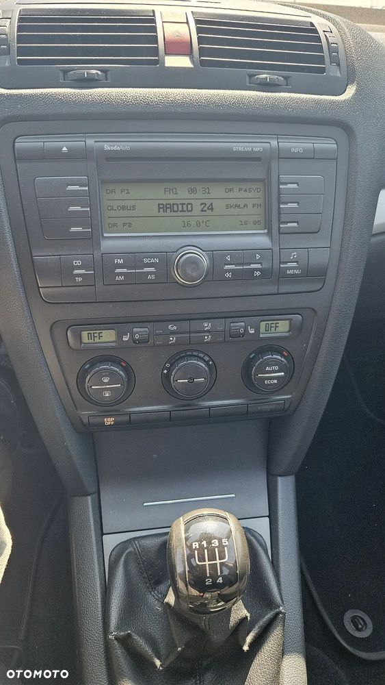 Skoda Octavia 1.6 FSI Ambiente - 14