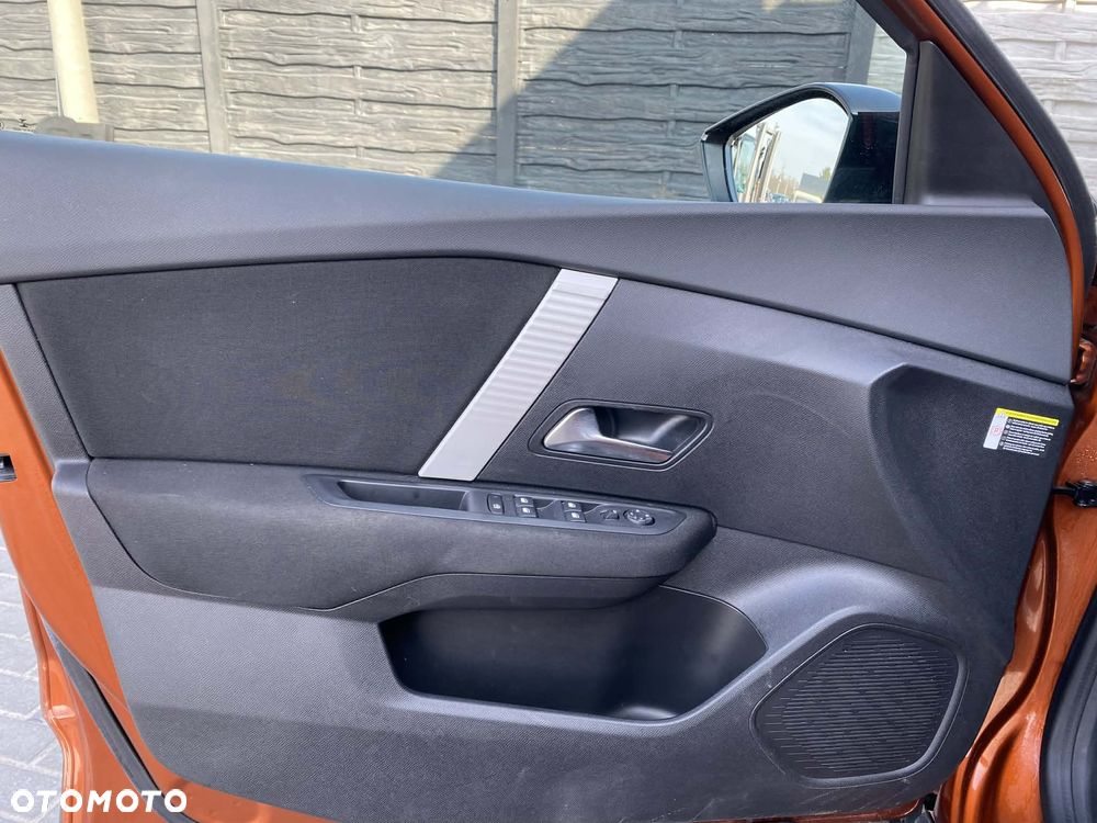 Citroën C4 PureTech 130 Stop&Start EAT8 SHINE - 23