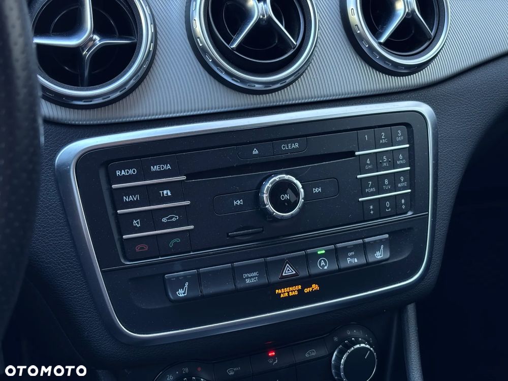 Mercedes-Benz GLA 200 7G-DCT Urban - 28