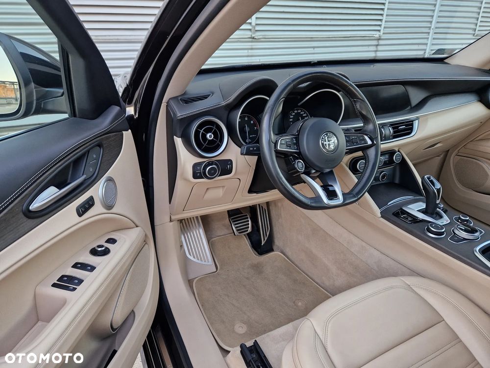 Alfa Romeo Stelvio 2.0 Turbo TI Q4 - 28