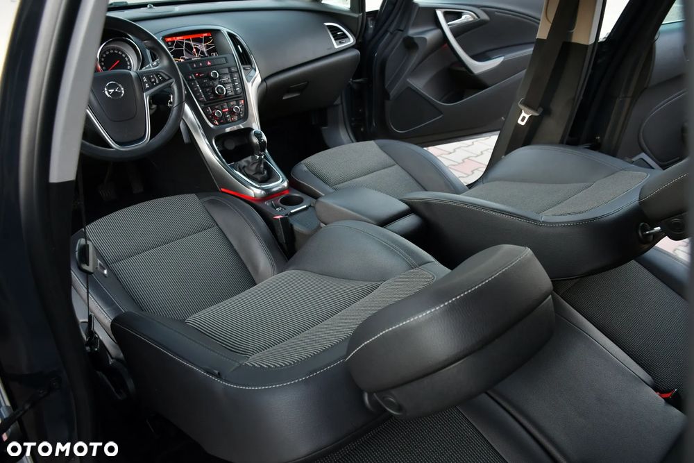 Opel Astra IV 1.4 T Cosmo - 33