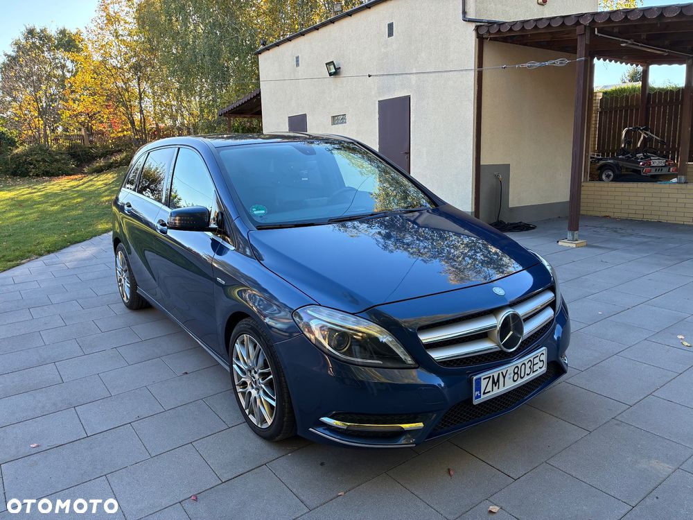 Mercedes-Benz B-Class 2011 photo 2