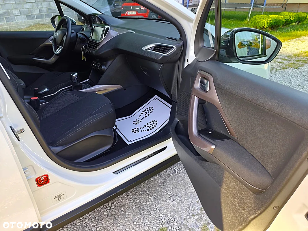 Peugeot 2008 1.2 Pure Tech Style - 22