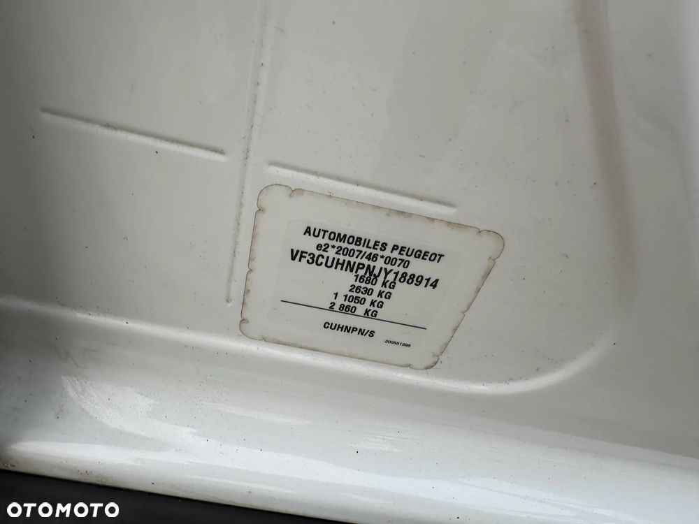 Peugeot 2008 PureTech 110 GPF EAT6 Black Edition - 16