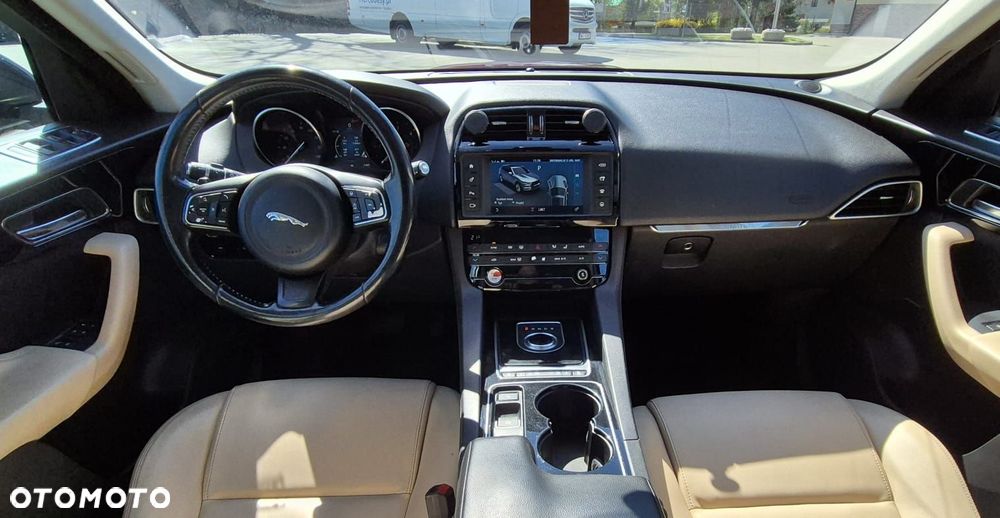 Jaguar F-Pace - 5