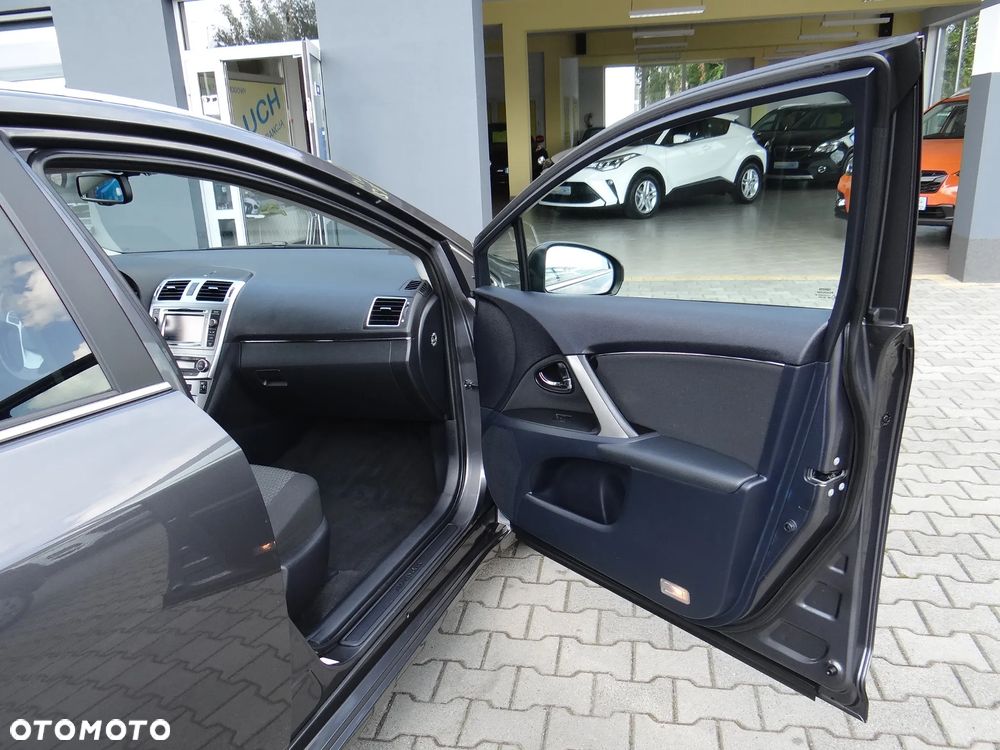 Toyota Avensis Touring Sports 1.8 Executive - 32
