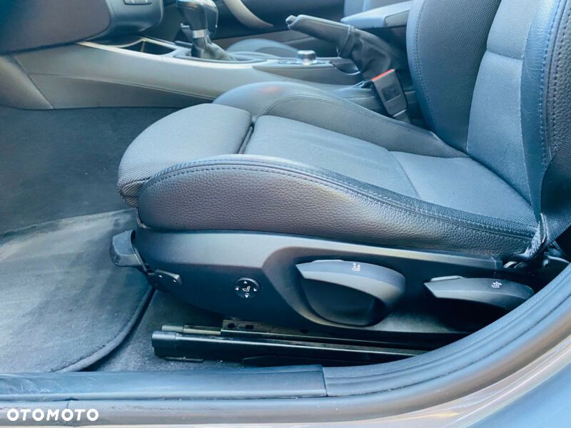 BMW Seria 1 120d DPF - 12