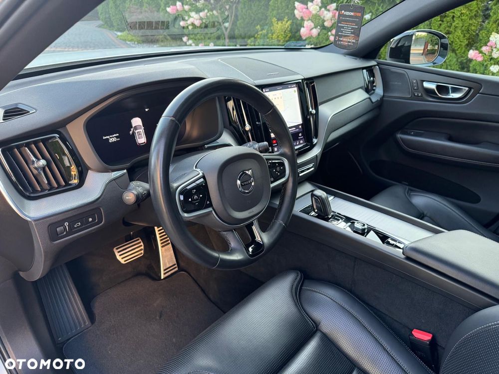 Volvo XC 60 T8 Plug-In Hybrid AWD R-Design - 19