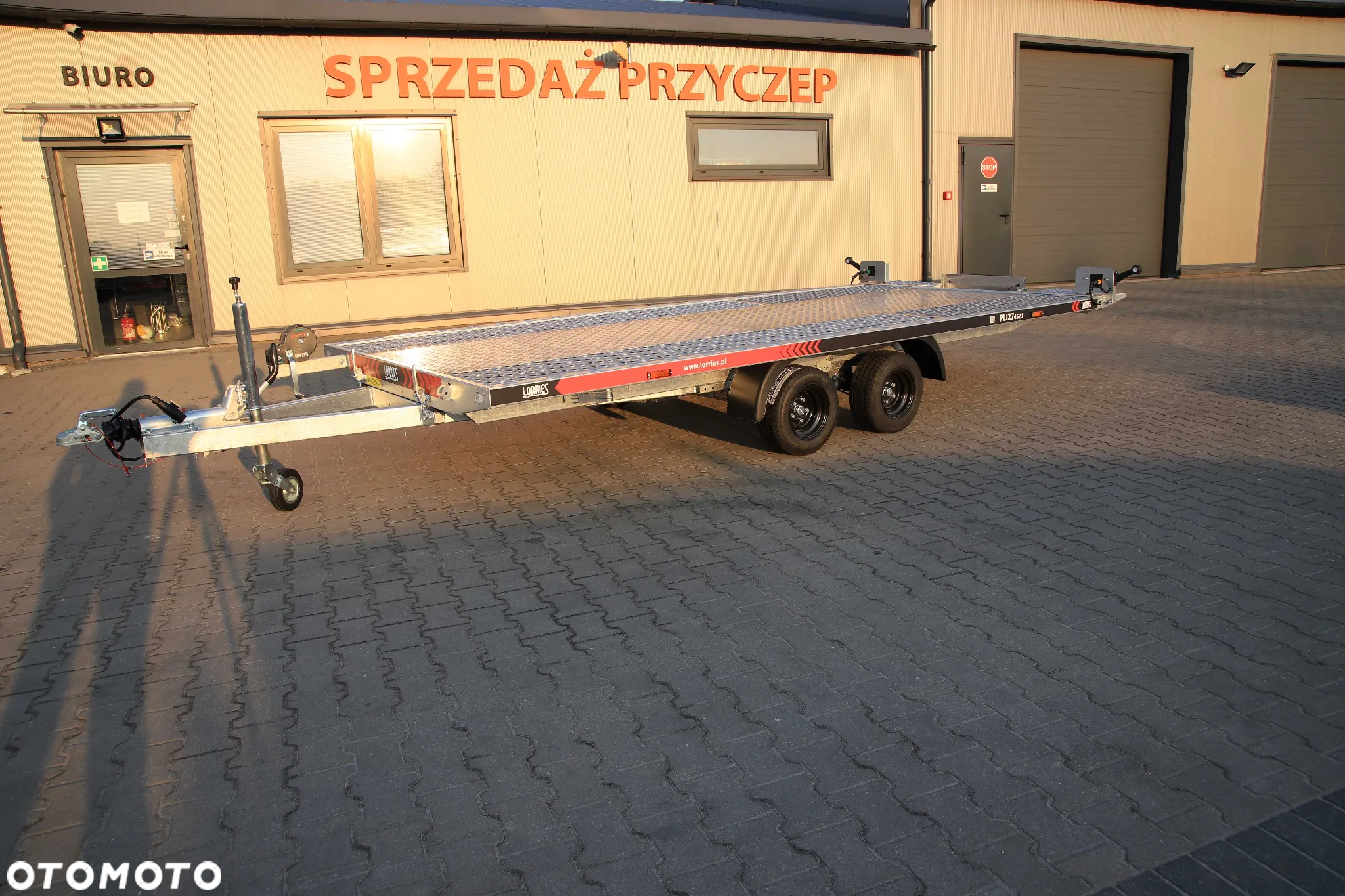 Lorries Lorries PLI27-4521 4.5 x 2 Wypełnienie alu ryfel Zintegrowane Podjazdy Uchylna Grawitacyjnie DMC 2700KG Full LED - 3