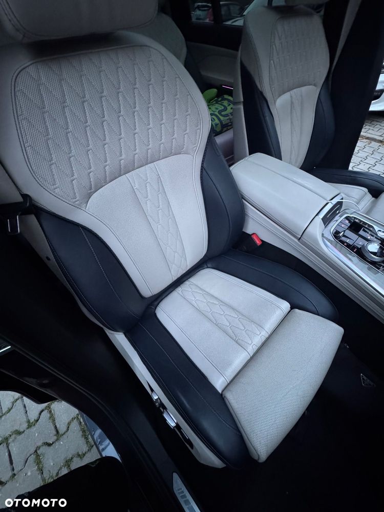 BMW X7 M50i sport - 15