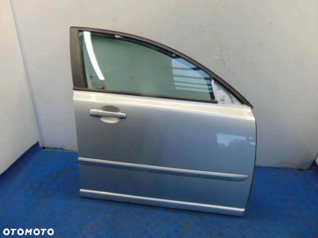 VOLVO V50 KOMBI DRZWI PRAWE PRZÓD KOD LAKIERU 42600 STAN JAK NA ZDJĘCIU - 4