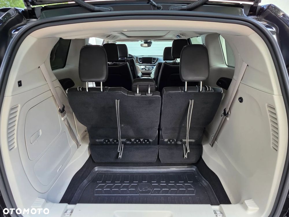Chrysler Pacifica - 7