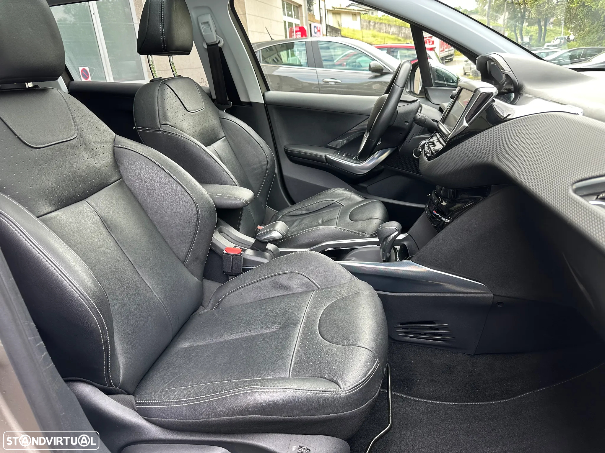 Peugeot 2008 1.2 PureTech Allure EAT6 - 7