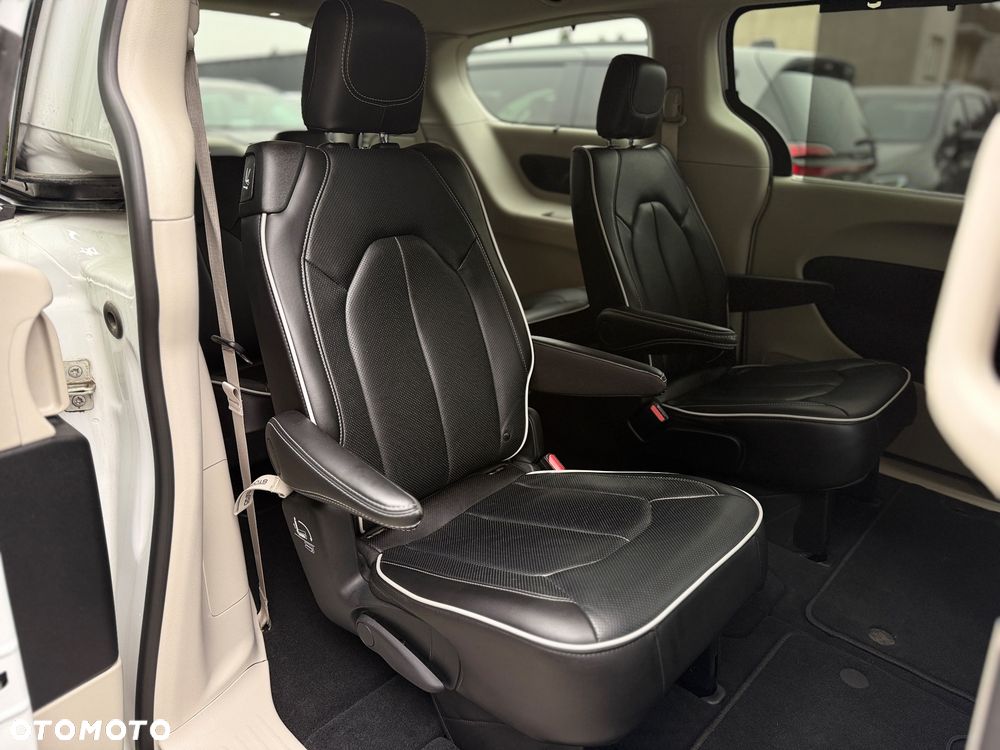 Chrysler Pacifica - 21