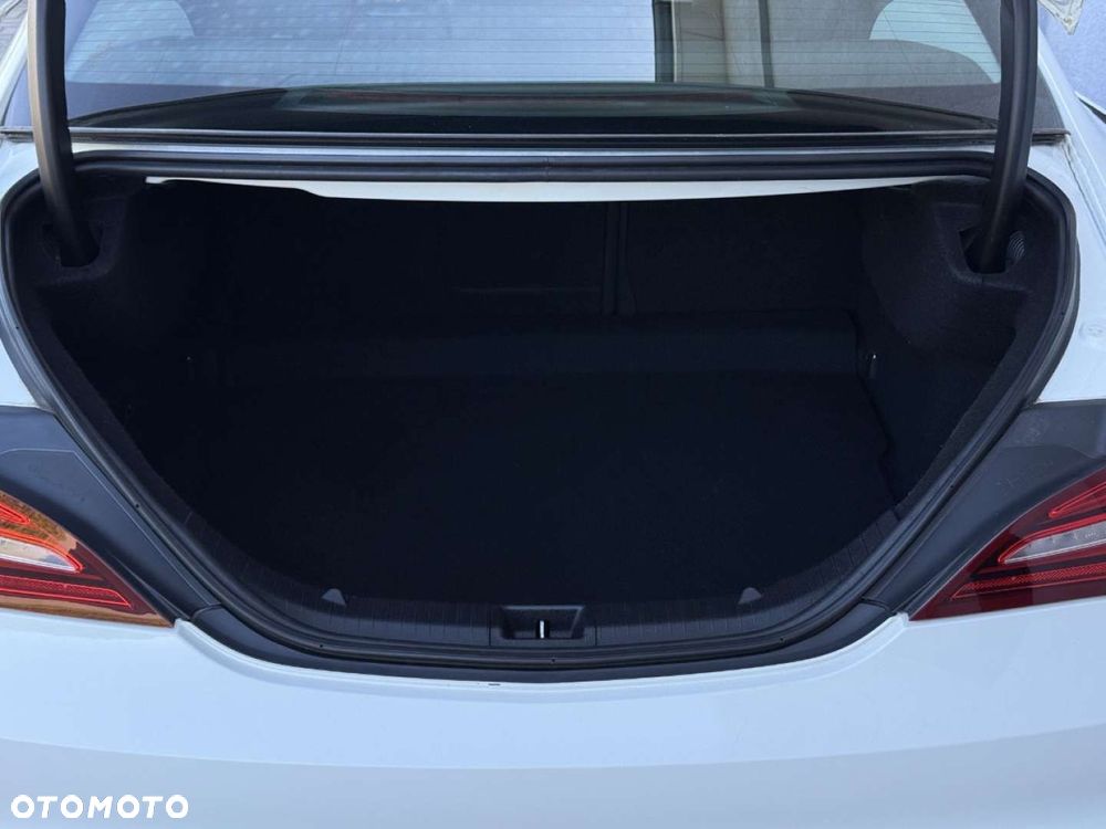 Mercedes-Benz CLA 200 7G-DCT AMG Line - 39