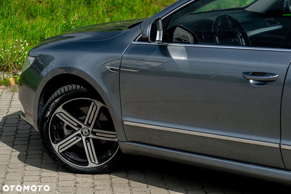 Skoda Superb 2.0 TDI Family DSG - 12