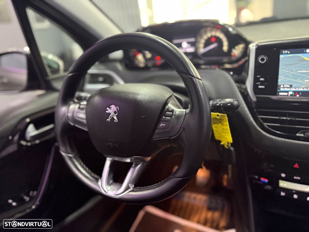 Peugeot 208 PureTech 82 Start & Stop Allure - 17