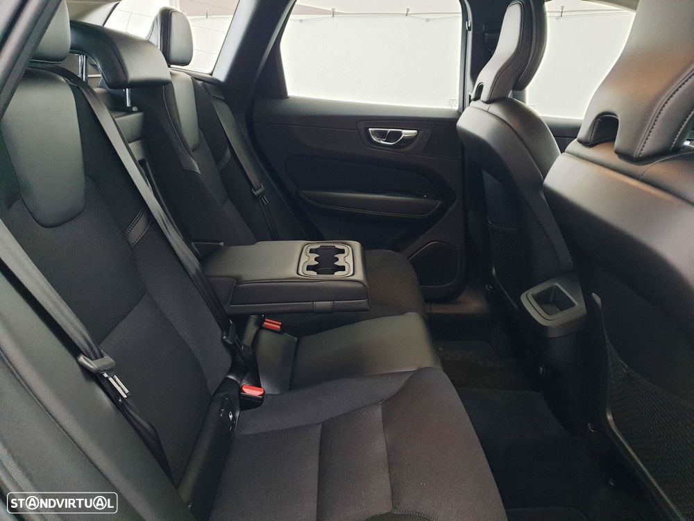 Volvo XC 60 2.0 D4 Momentum Geartronic - 24
