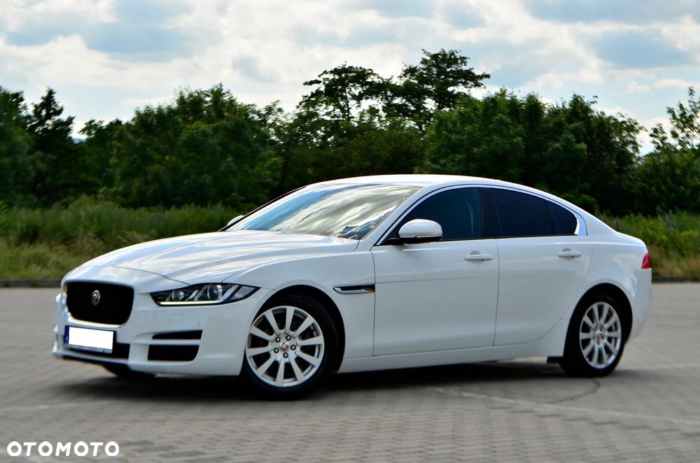 Jaguar XE 2.0 D Prestige - 3
