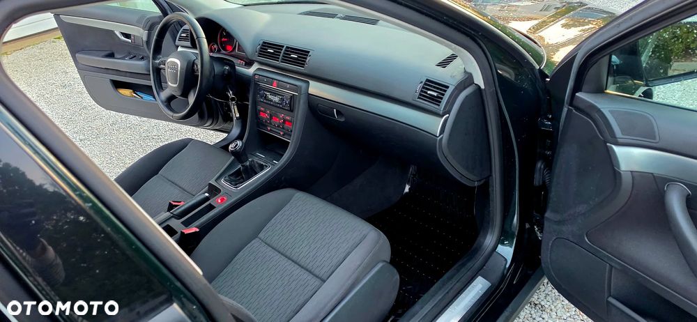 Audi A4 Limousine - 16