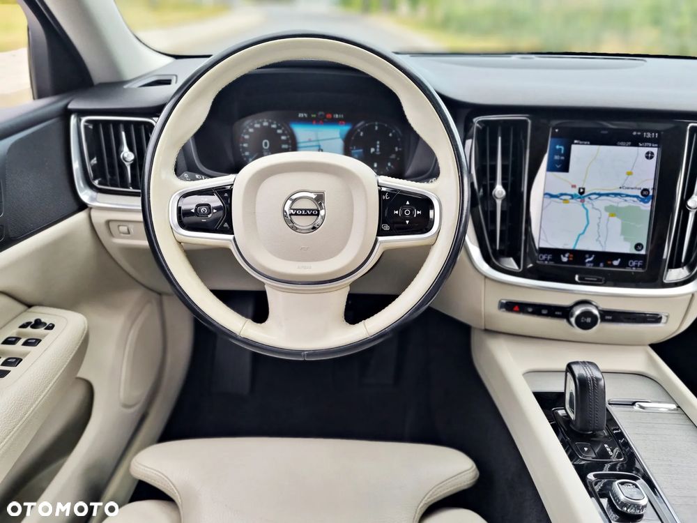 Volvo V60 Cross Country B4 D AWD Geartronic Pro - 19