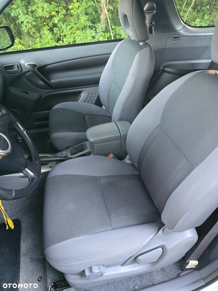 Toyota RAV4 2.0 VVT-i Sol - 11