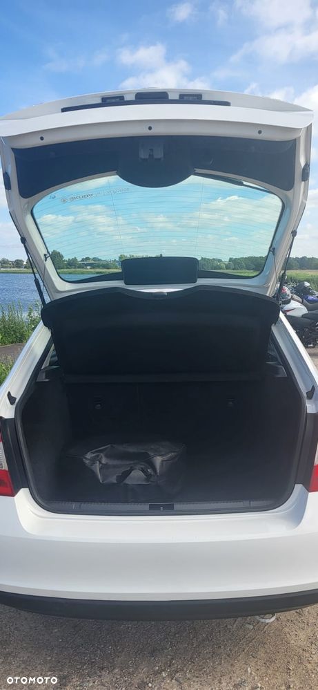 Skoda RAPID 1.2 TSI Active - 16