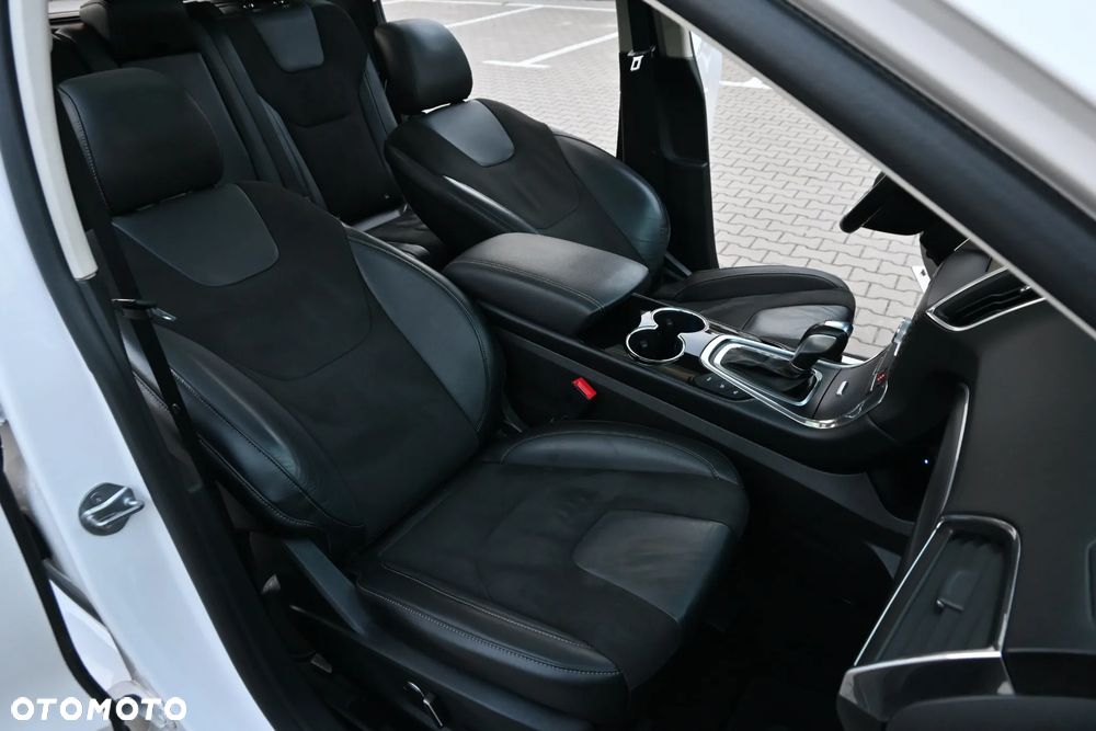 Ford Edge 2.0 TDCi Bi-Turbo 4x4 ST-LINE - 23