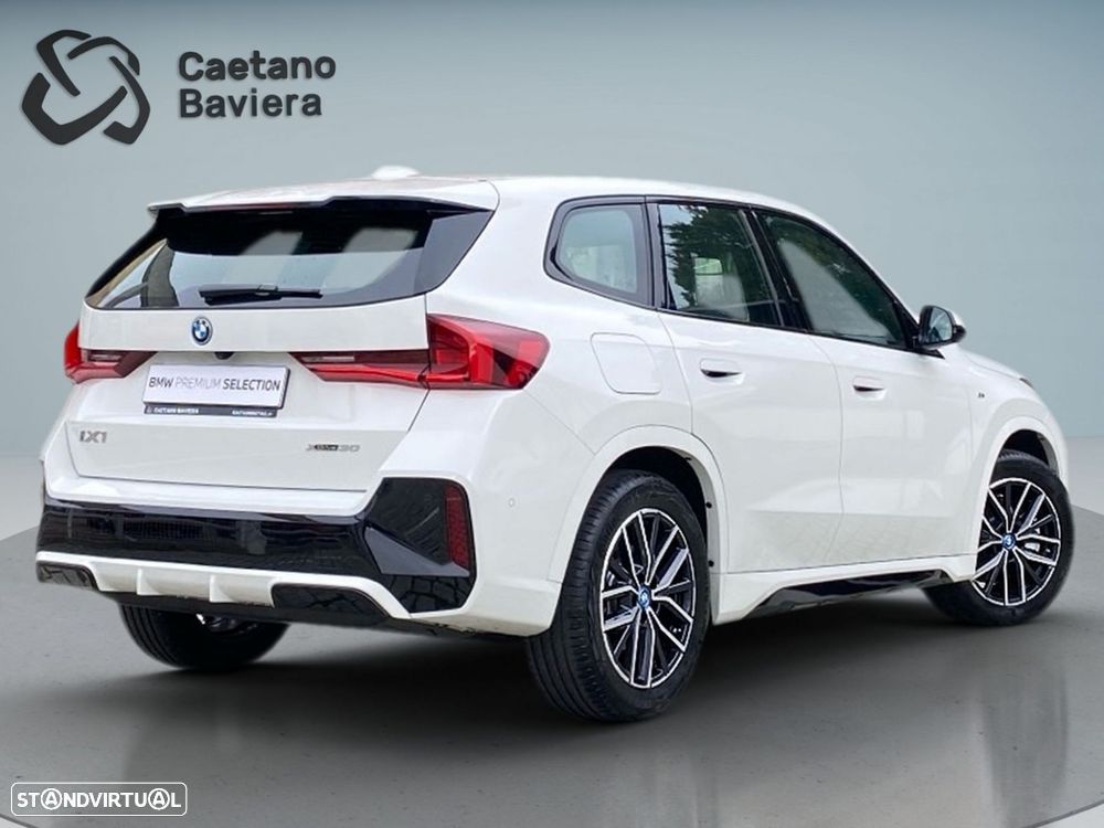 BMW iX1 xDrive30 Pack Desportivo M - 4