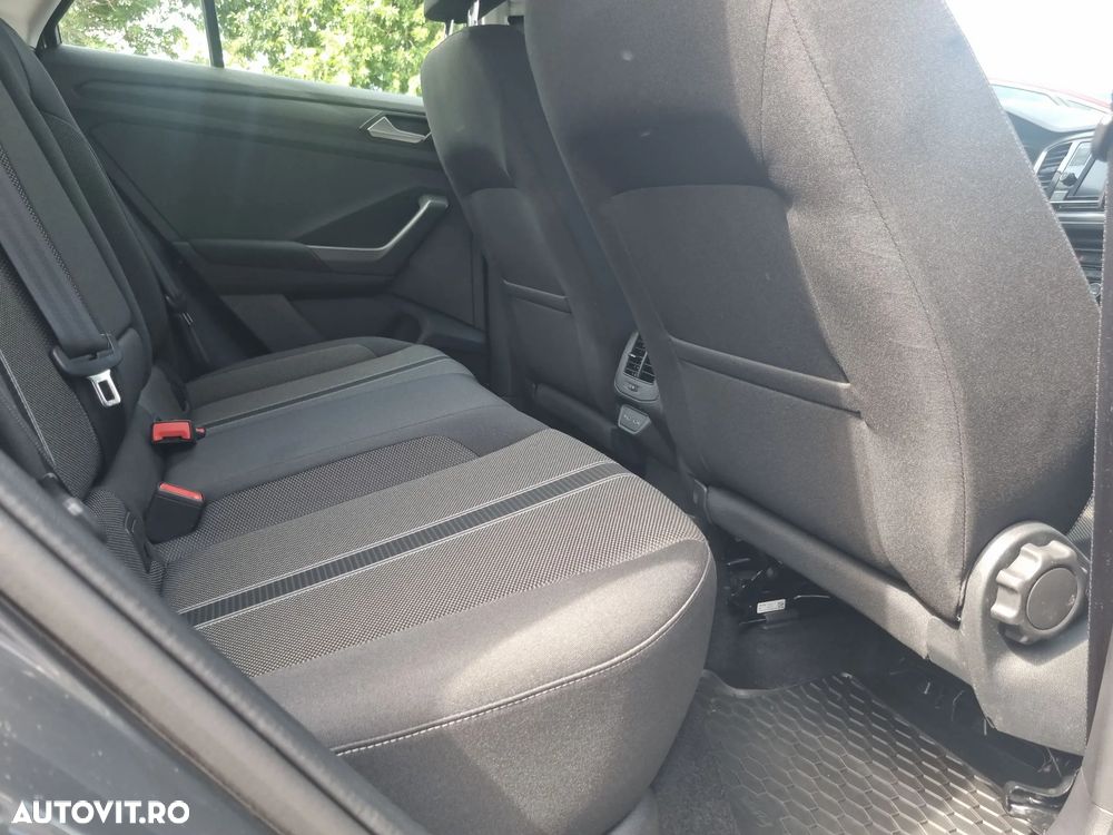 Volkswagen T-Roc - 13