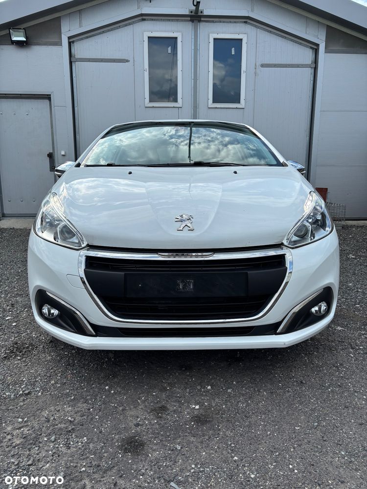 Peugeot 208 - 8