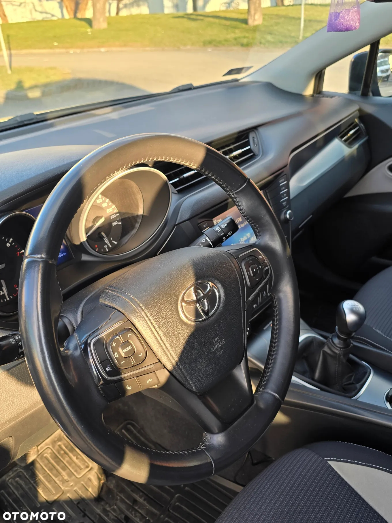 Toyota Avensis 1.8 Premium - 3