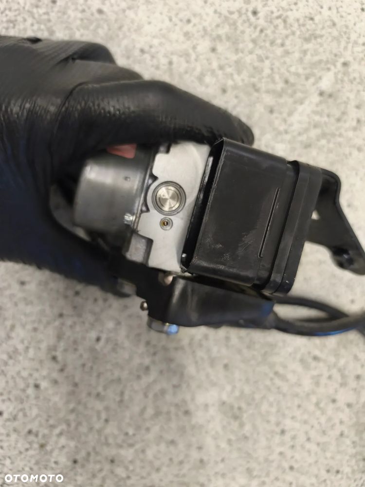 Pompa ABS, przewody hamulcowe Triumph Trident 660 2022 - 3