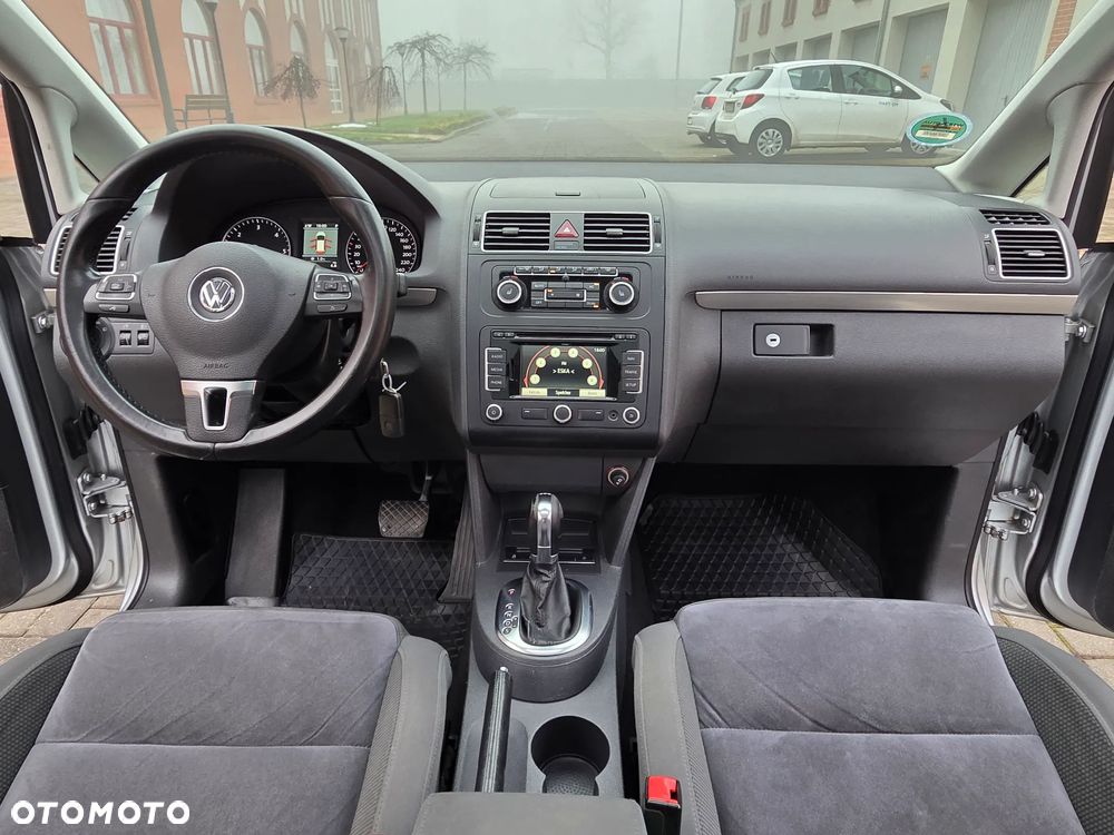 Volkswagen Touran 1.6 TDI DPF BlueMotion Technology DSG Highline - 20