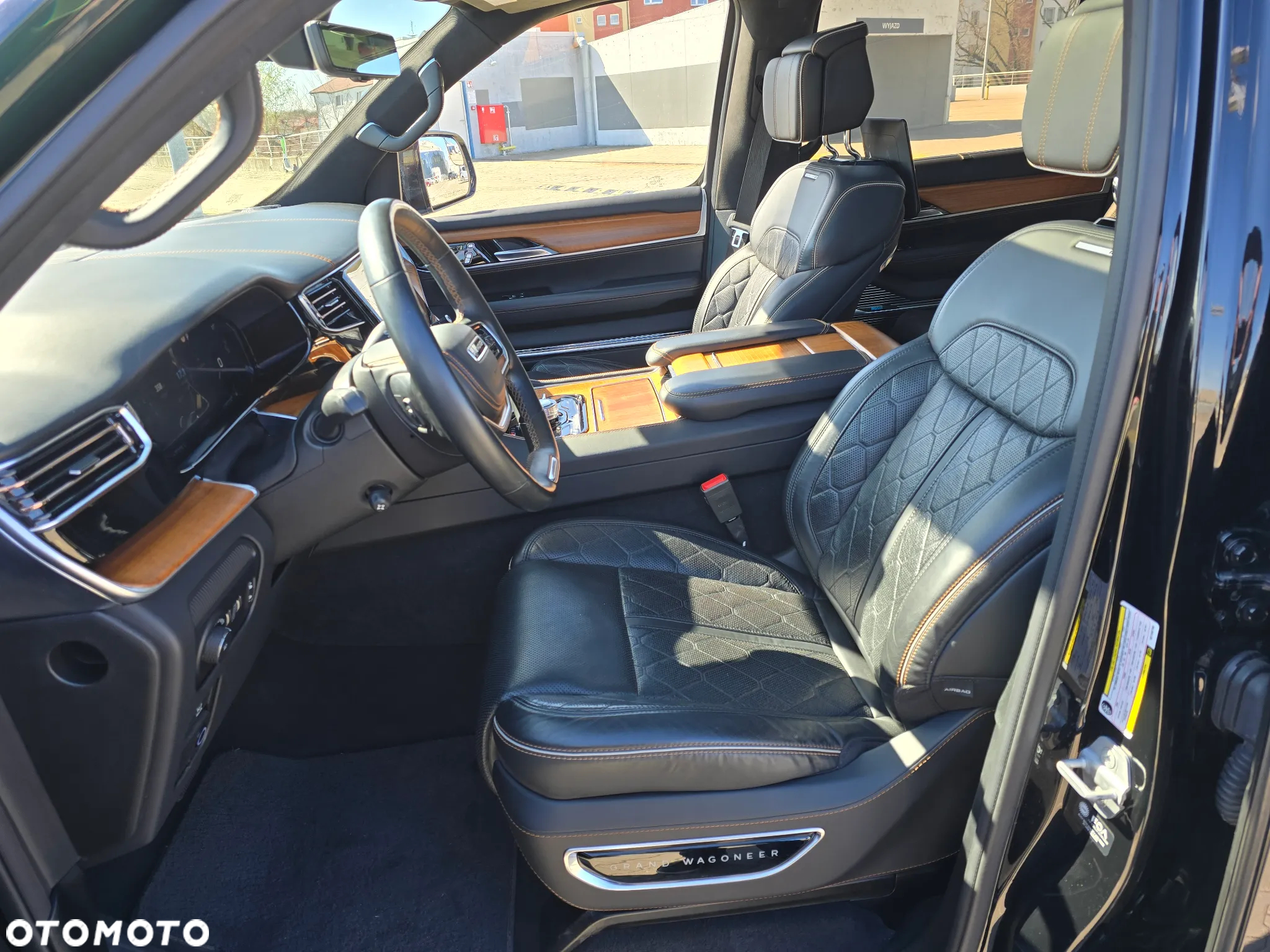 Jeep Wagoneer - 18