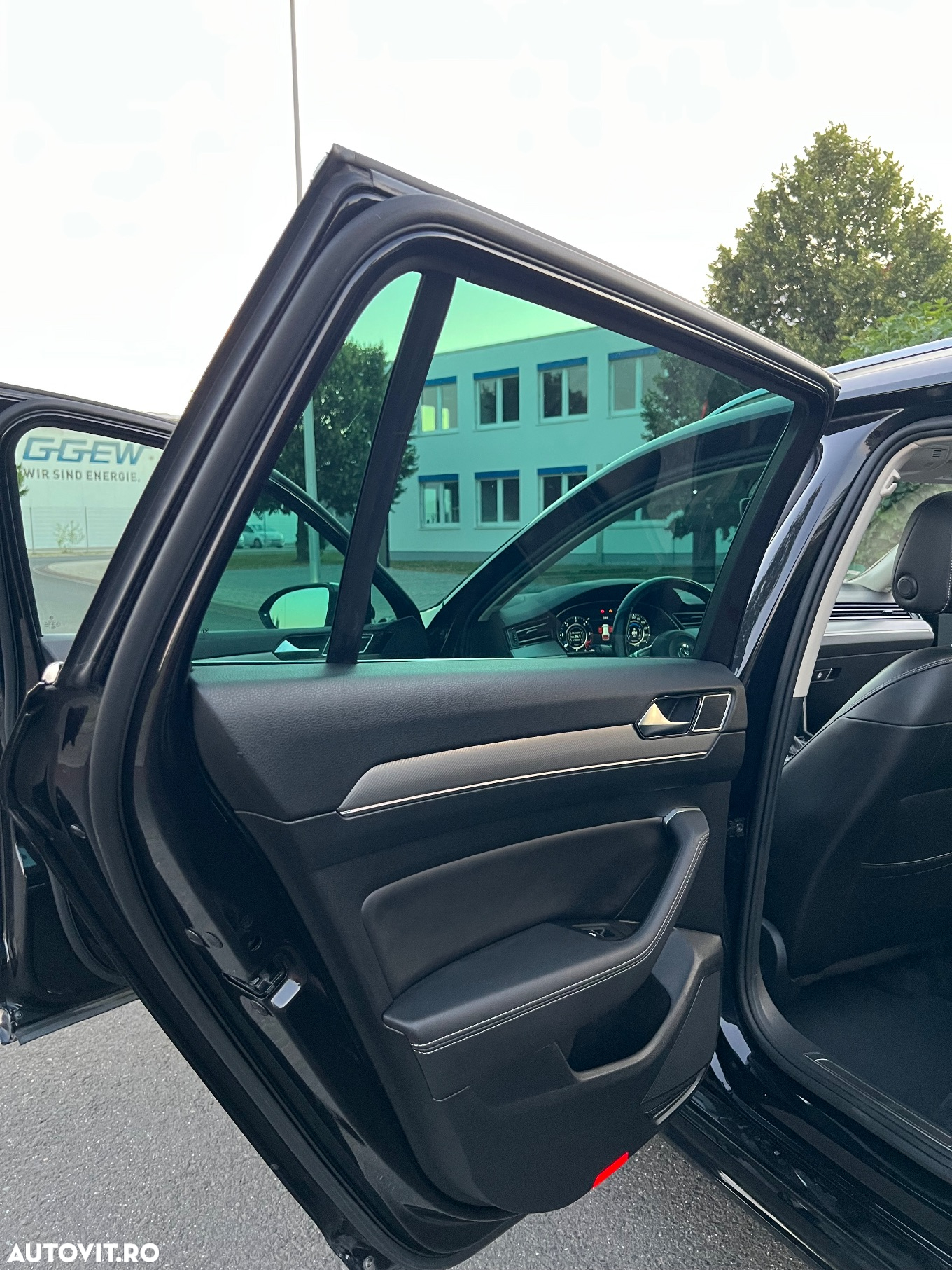 Volkswagen Passat Variant 2.0 TDI DSG 4Motion Highline - 24