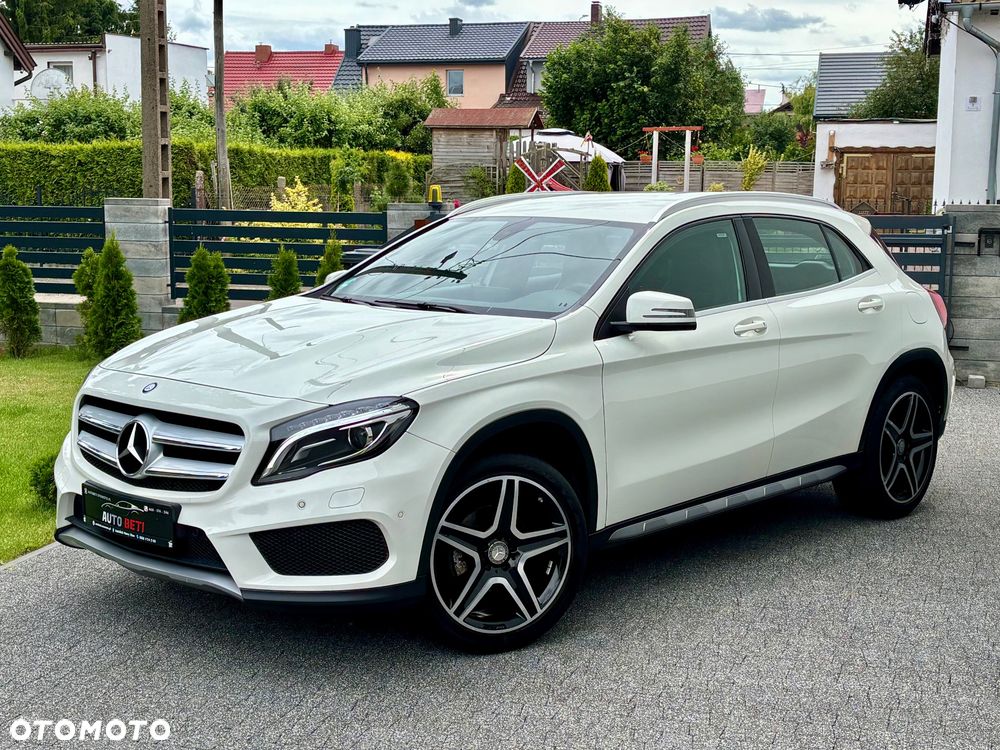 Mercedes-Benz GLA 180 AMG Line - 3