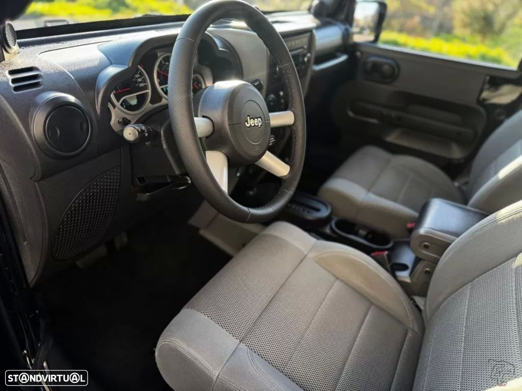 Jeep Wrangler Unlimited 2.8 CRD DPF Auto Sahara - 13
