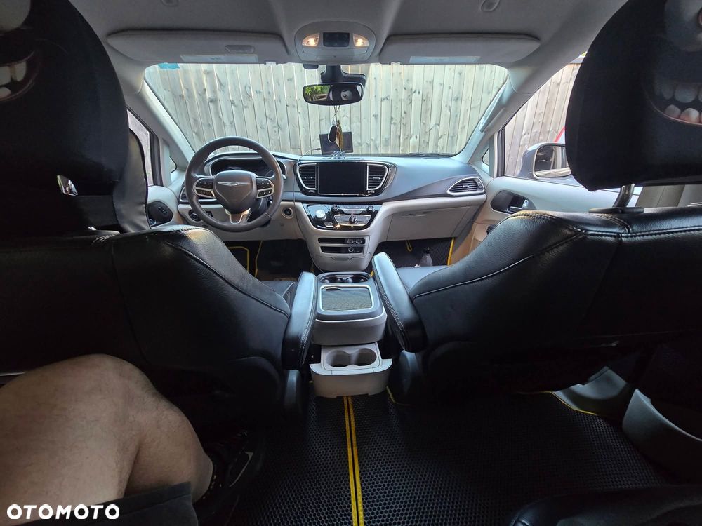 Chrysler Pacifica - 16