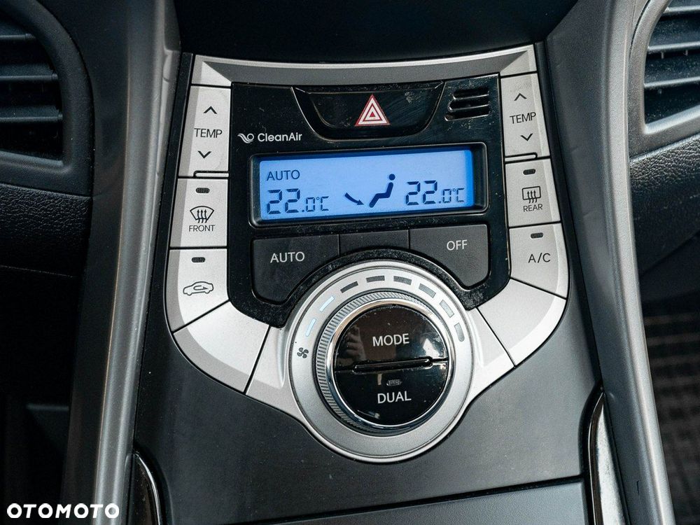 Hyundai Elantra 1.6 Classic + - 17