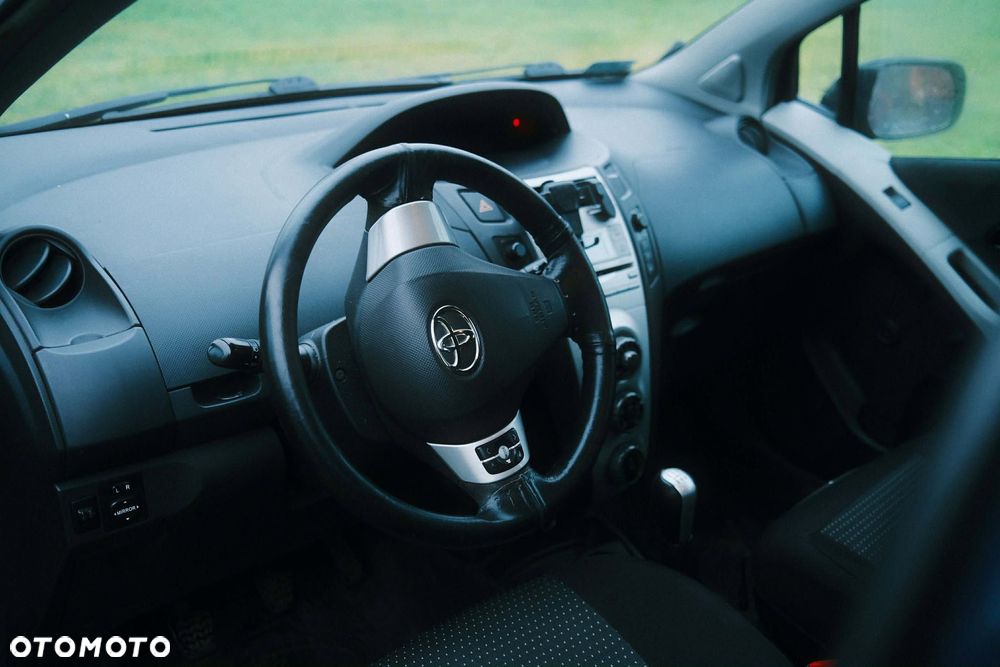 Toyota Yaris - 12