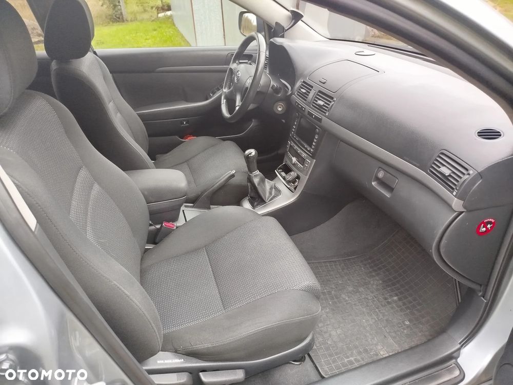 Toyota Avensis 1.8 VVT-i Luna - 13